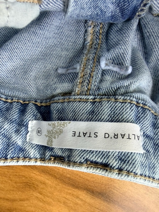 Altar’d State Connor Barrel Jeans Light Wash Size 8 High Rise Trendy Denim - Picture 8 of 11